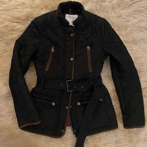Fitted Tommy Hilfiger winter coat, lightweight and warm